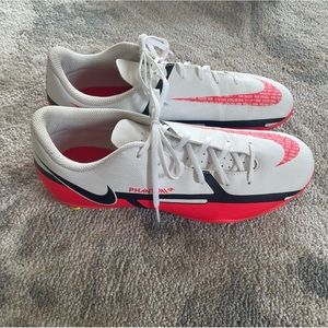 Nike Phantom Youth Soccer Cleats
